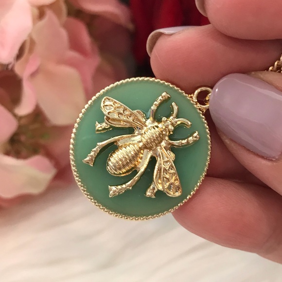 Jewelry - 🐝Bee Necklace